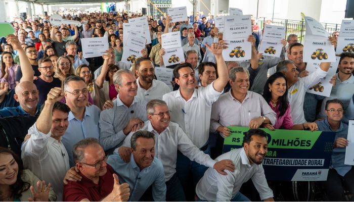 Estado assina convênios de R$ 210 milhões em máquinas para melhorar estradas rurais